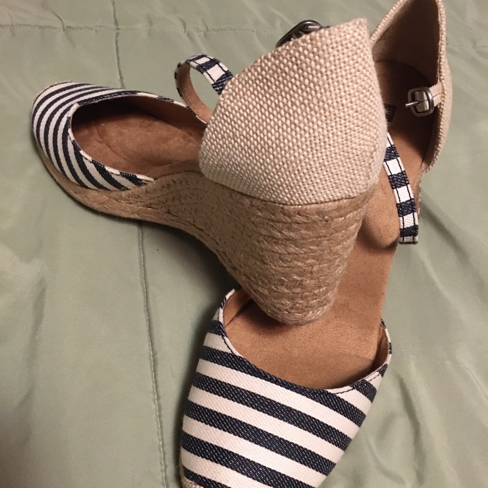 Beautiful canvas toe wedge heels size 9